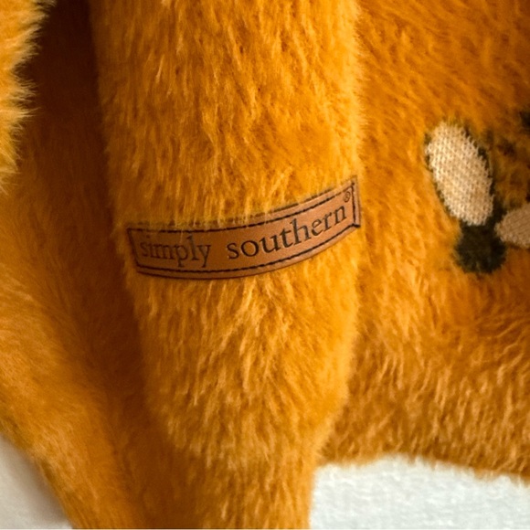 NWT Simply Southern Fuzzy Bumble Bee Sweater Women’s XL Soft Fluffy READ DESCRIP - Picture 2 of 9